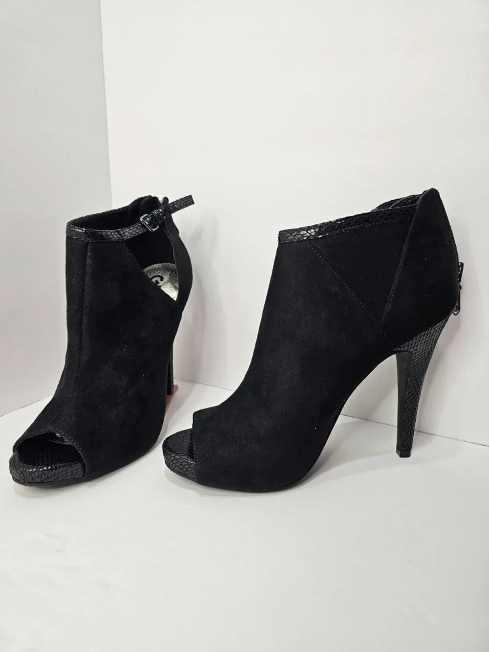 Black suede / 4 inch heel / Size 9 - Stelatos